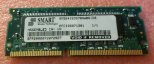SO-DIMM 128 MB Smart SM564163578NWBSID0 (разбор)